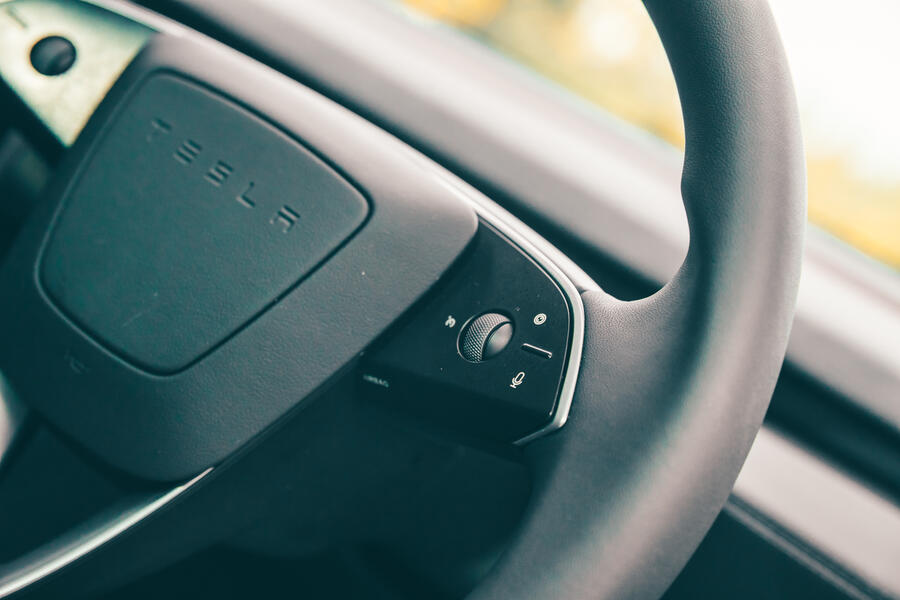 Tesla Model Y (британская спецификация)