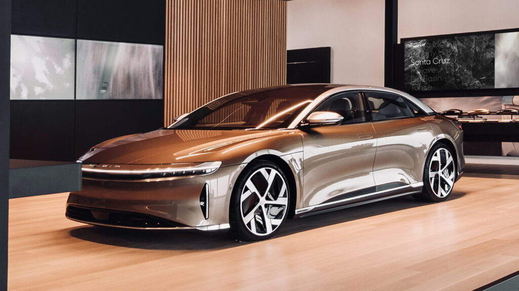 La Lucid Air peut subir une perte de puissance soudaine en roulant, mais la réparation n’intervient qu’après la panne