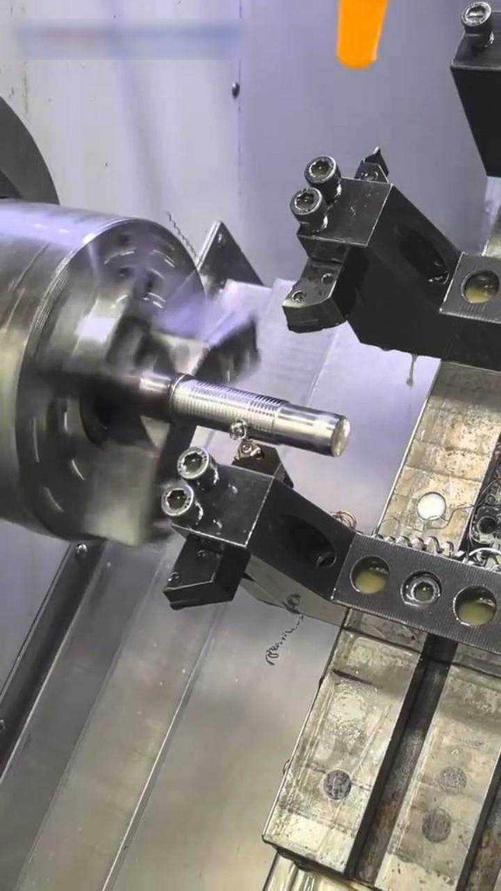 Von einem rohen Metallstab zum präzisen Maschinenteil – in nur Sekunden! ⚙️ Sehen Sie, wie unsere CN