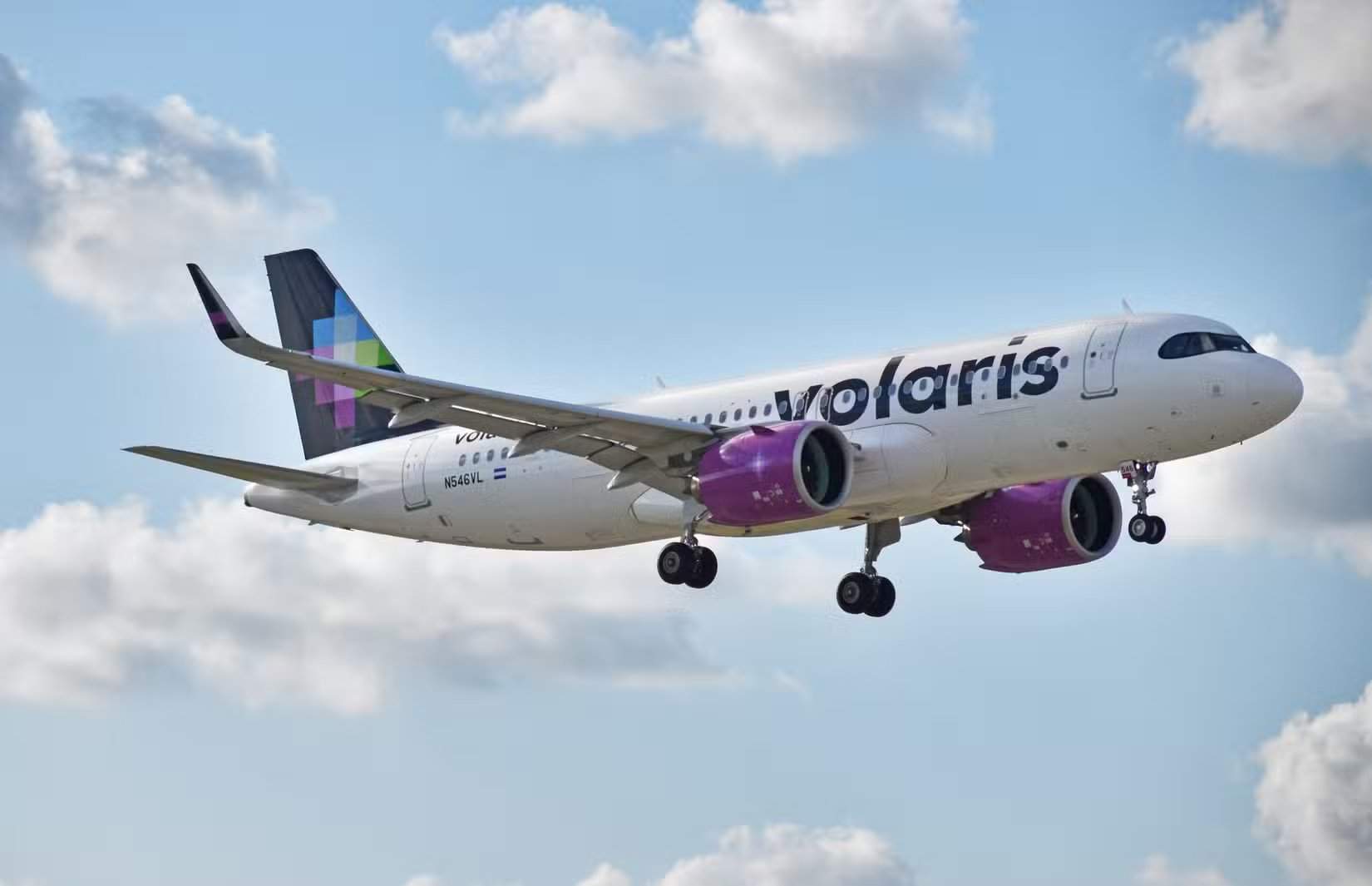 Volaris A320neo landing
