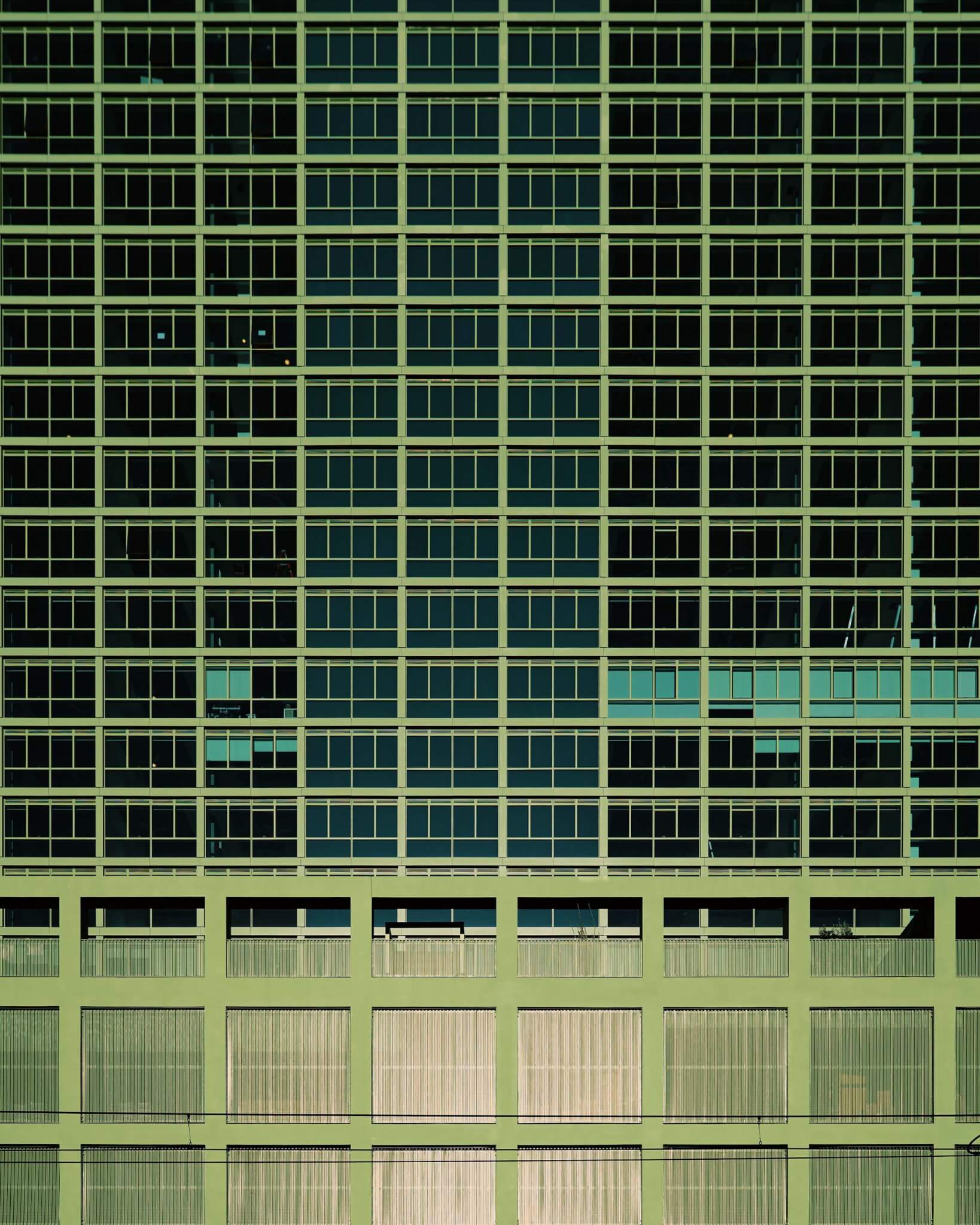 RAY Phoenix facade close-up