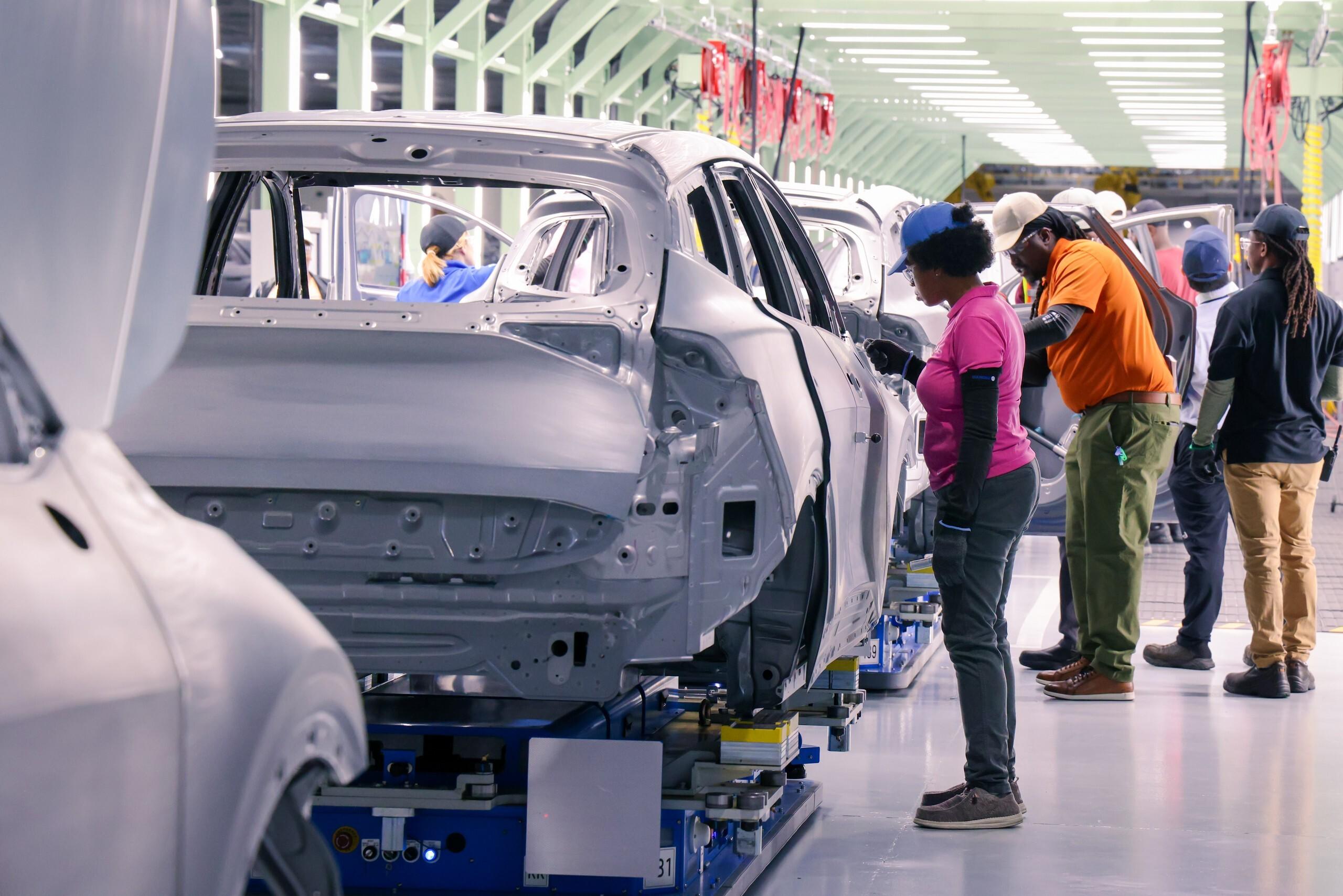 Hyundai construiu uma fábrica na Geórgia que produzia apenas veículos elétricos e agora começa a produzir modelos híbridos da Kia