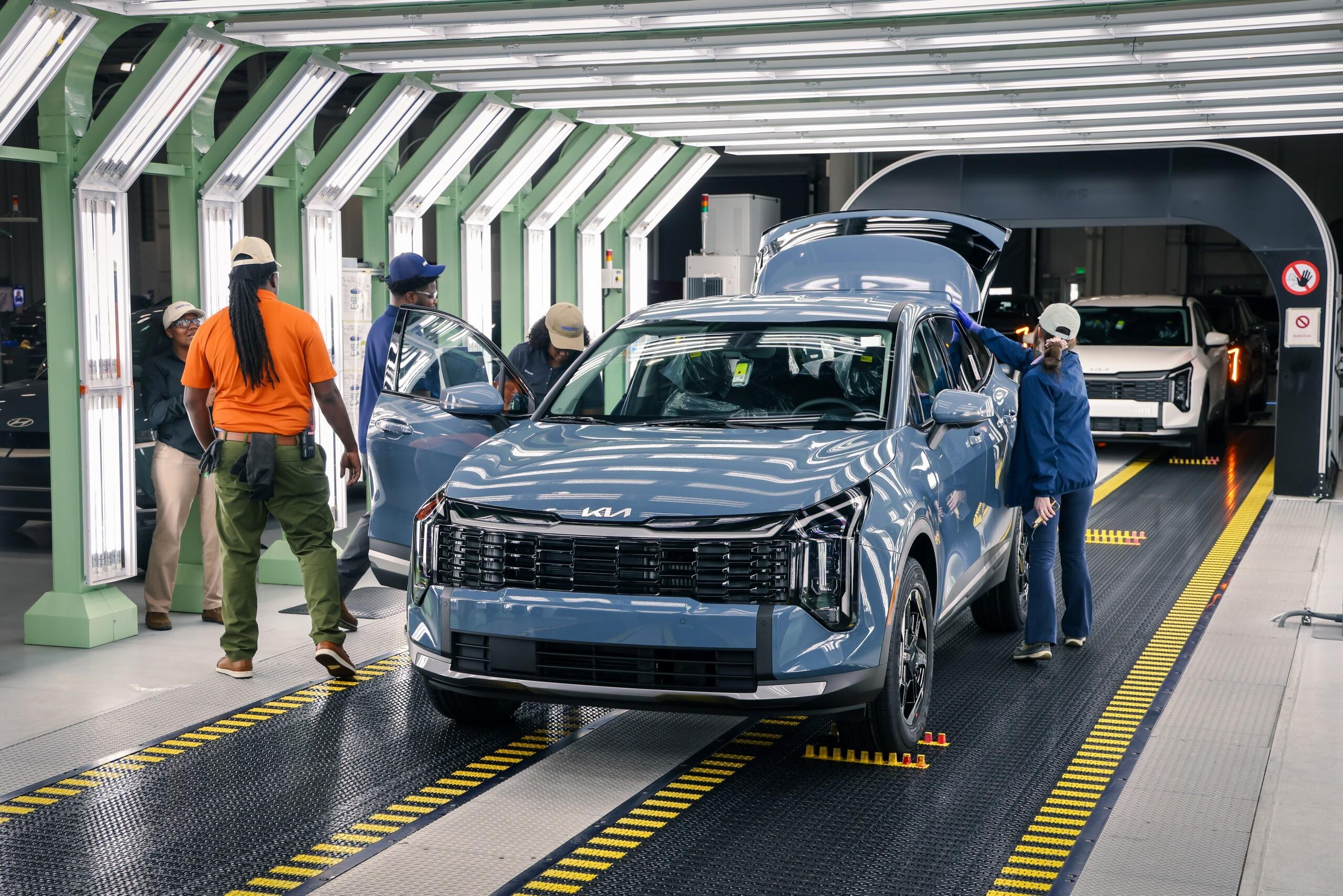 Hyundai construiu uma fábrica na Geórgia que produzia apenas veículos elétricos e agora começa a produzir modelos híbridos da Kia