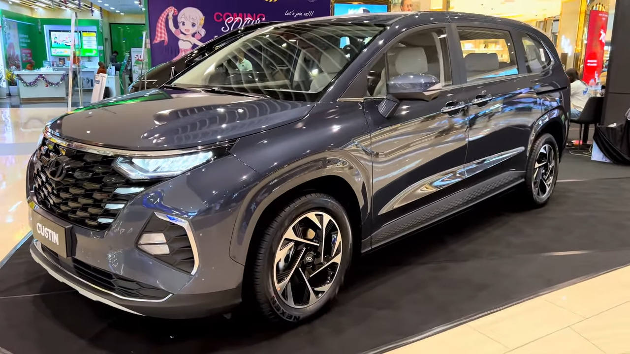 Der Hyundai Custin ist ein in Asien verkaufter 7-Sitzer MPV mit Turbolader-Motor und Schiebetüren