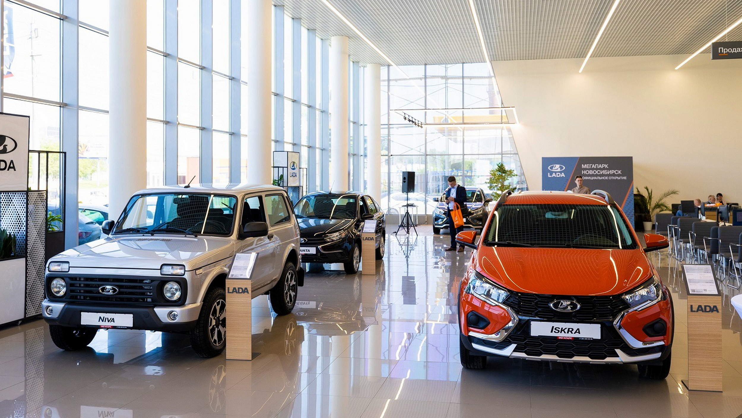 49-летняя Lada Niva впервые оснащена подушками безопасности и антикоррозийным кузовом