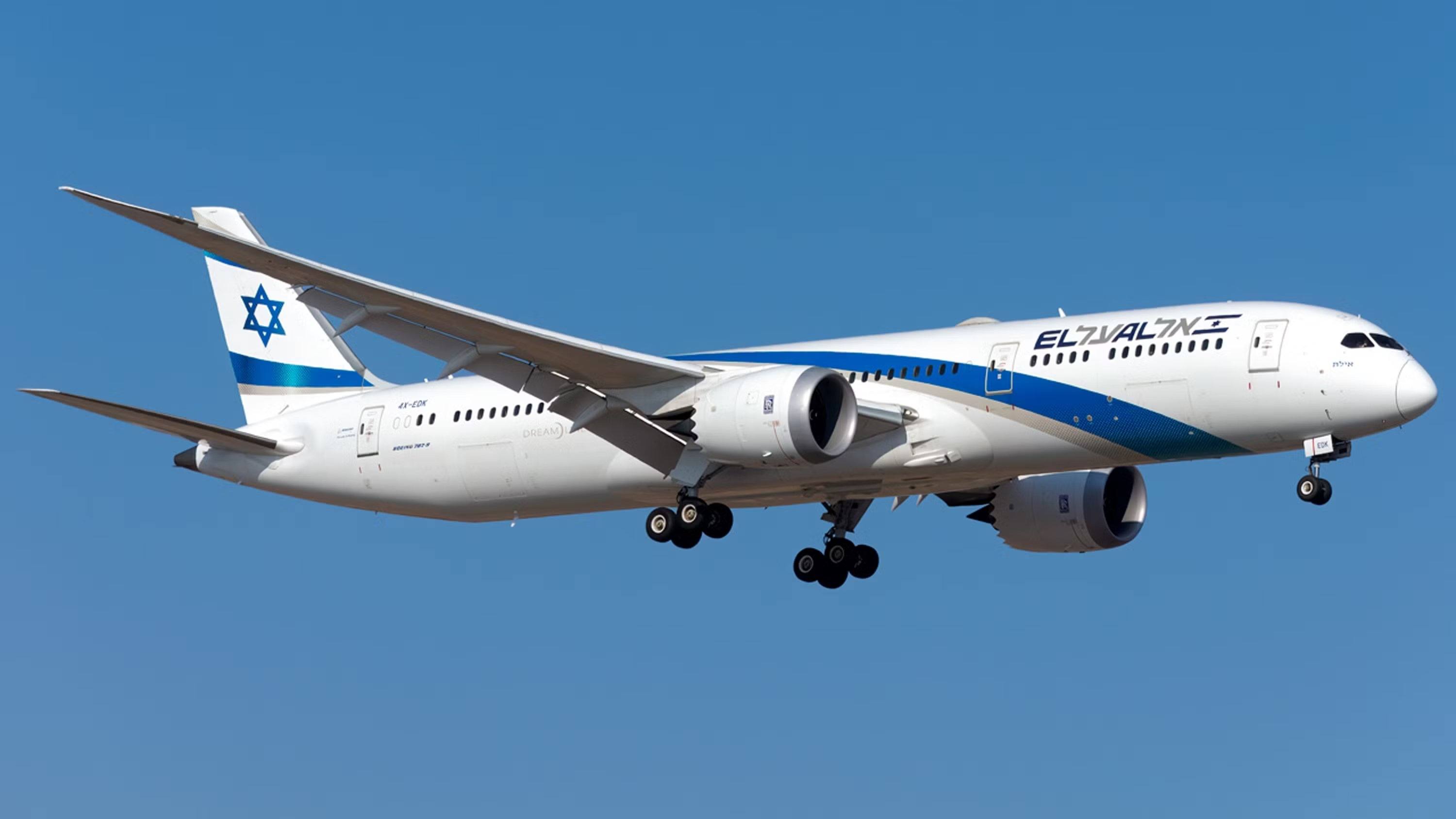 El Al 787 飞行在晴空