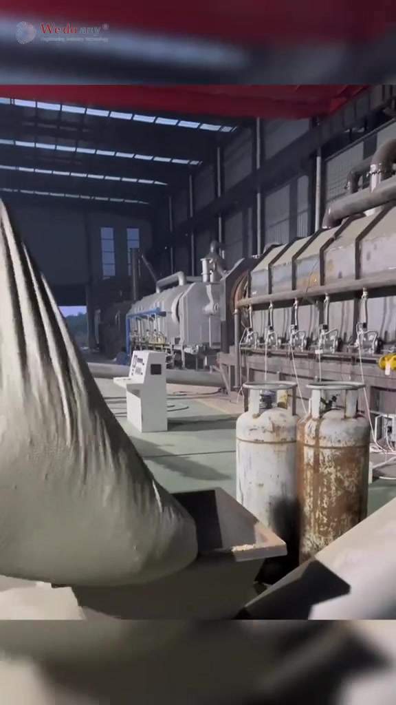 A dedicated continuous carbonization furnace for agricultural and forestry waste can carbonize tree 