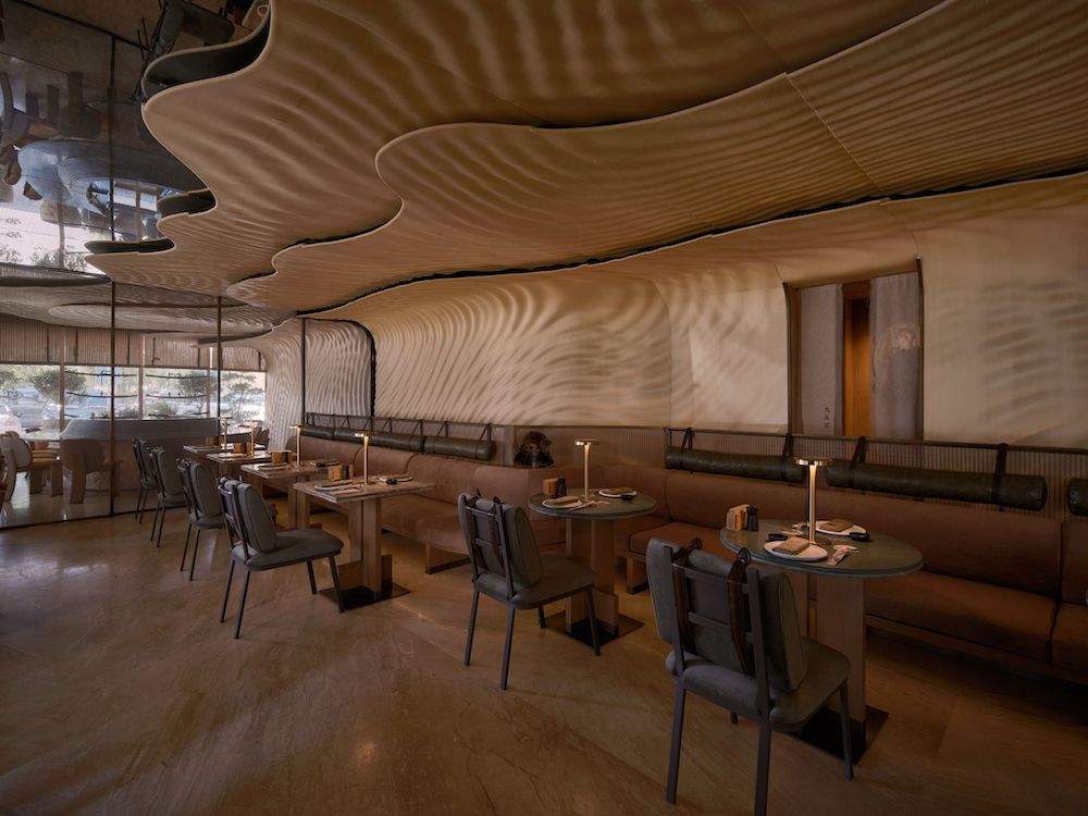 LAMÁQUINA 3D-Druck von Dekoration im Stil von „Die große Welle vor Kanagawa“ für ein Restaurant in Kuwait