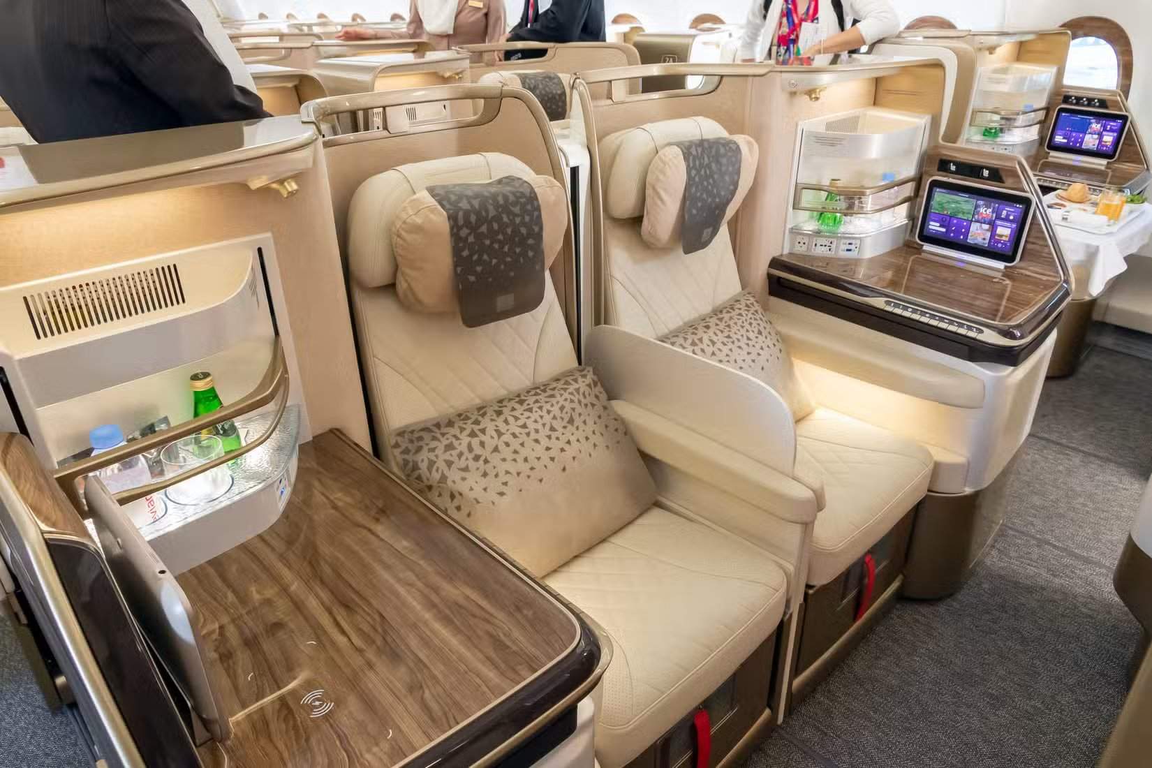 Салон бизнес-класса Airbus A350 авиакомпании Emirates