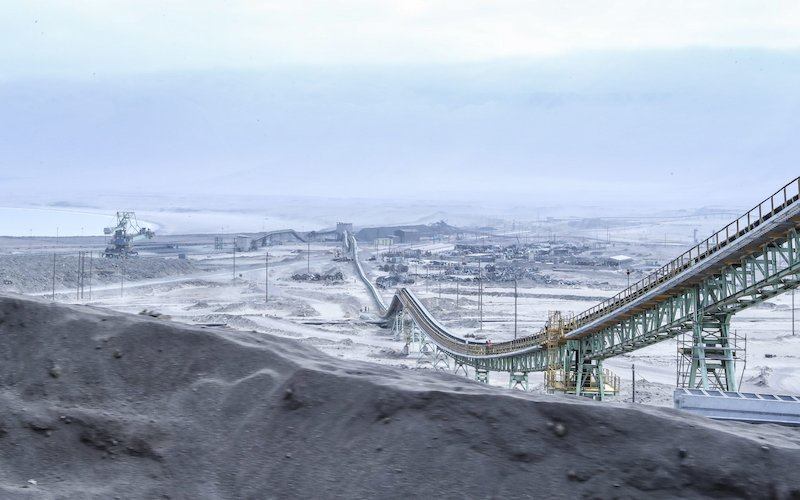 Конвейерная лента на железорудном предприятии Shougang Hierro Perú в провинции Ика.