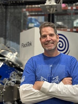 Dustin Becker, Diretor de Vendas e Marketing