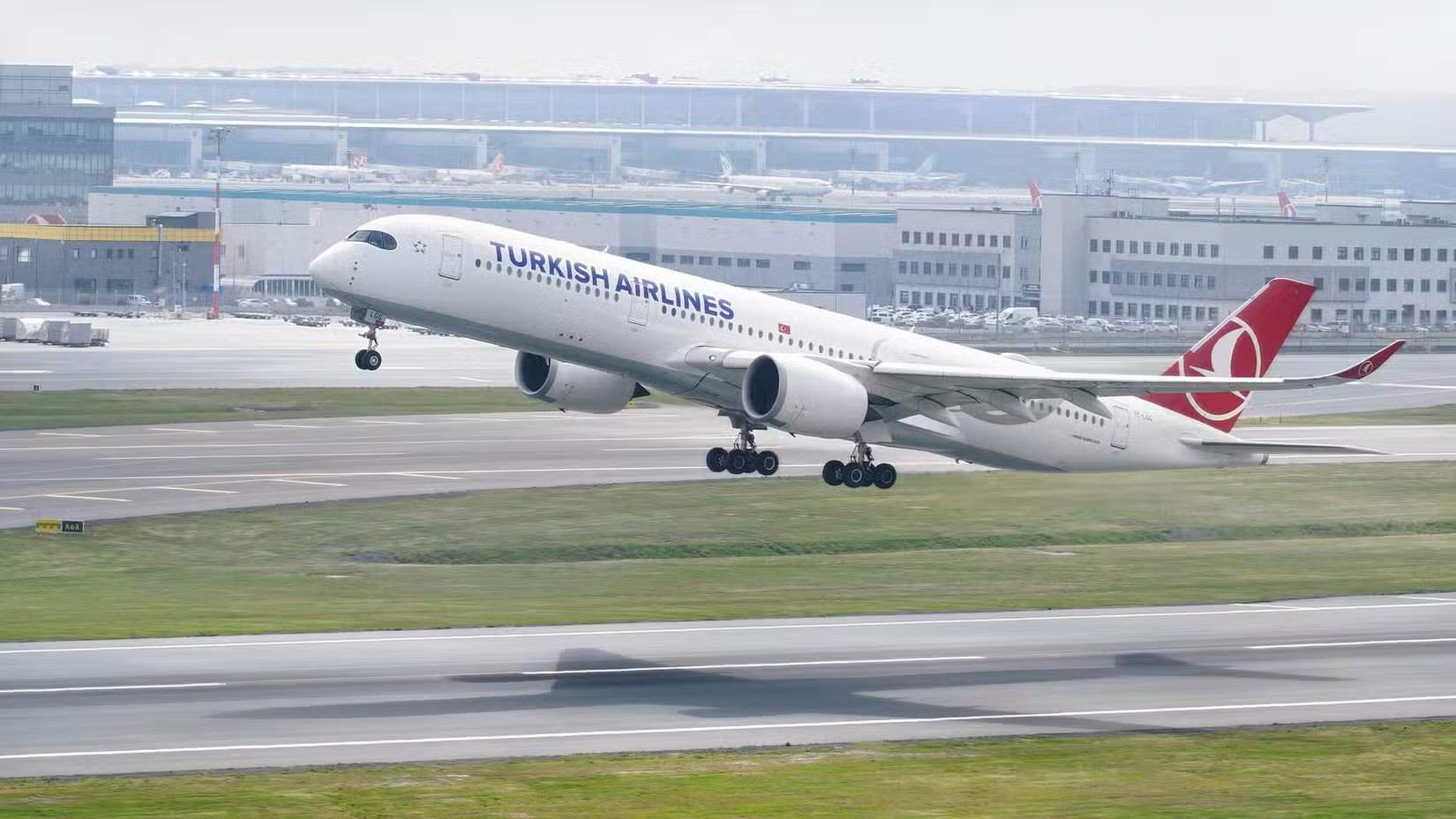 Взлёт Airbus A350-900 Turkish Airlines