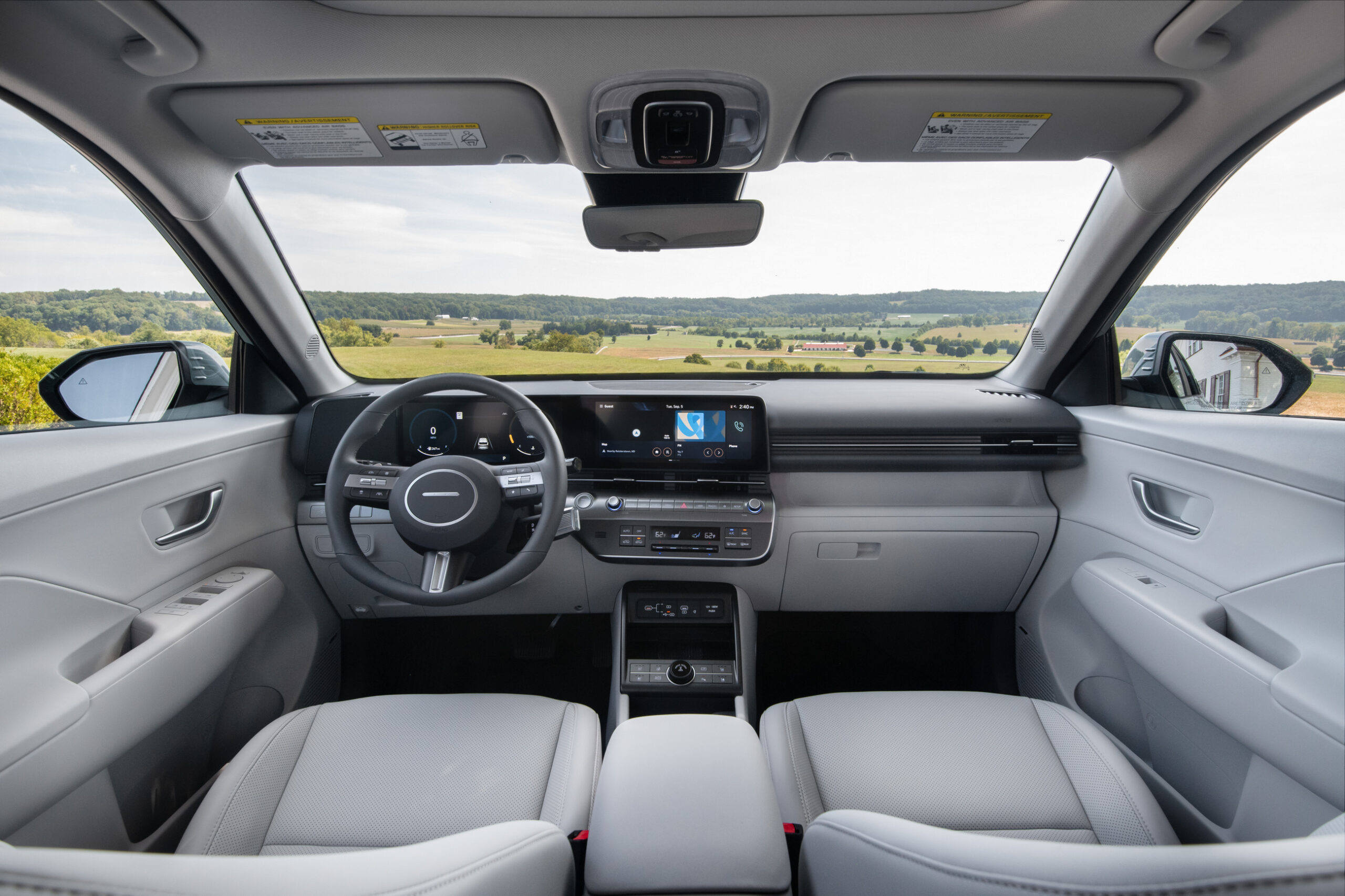 Hyundai Kona 2027 года отказывается от пиксельных изысков в пользу более угловатого вида
