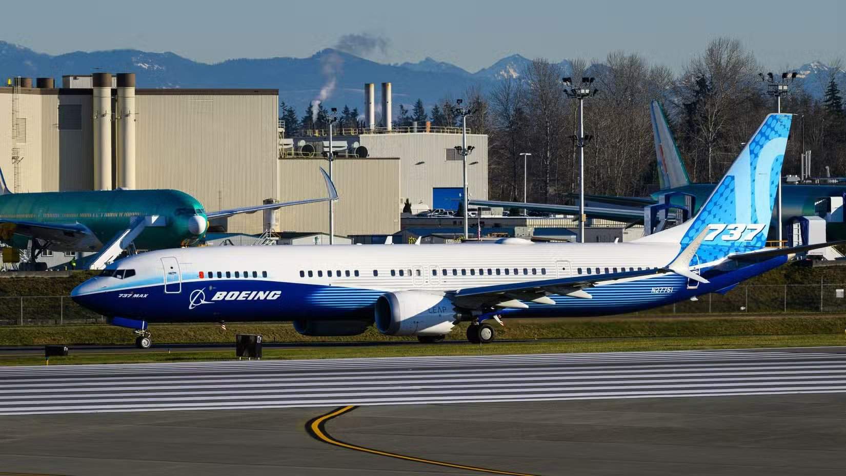 Boeing 737 MAX 10 taxiing