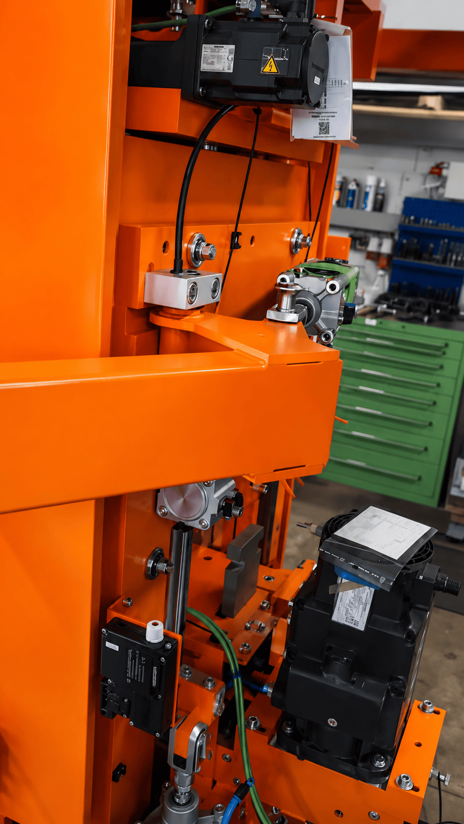 Millimeter-Ingenieurskunst! Schaut euch an, wie dieser Kolben perfekt in die Maschine passt. Präzisi