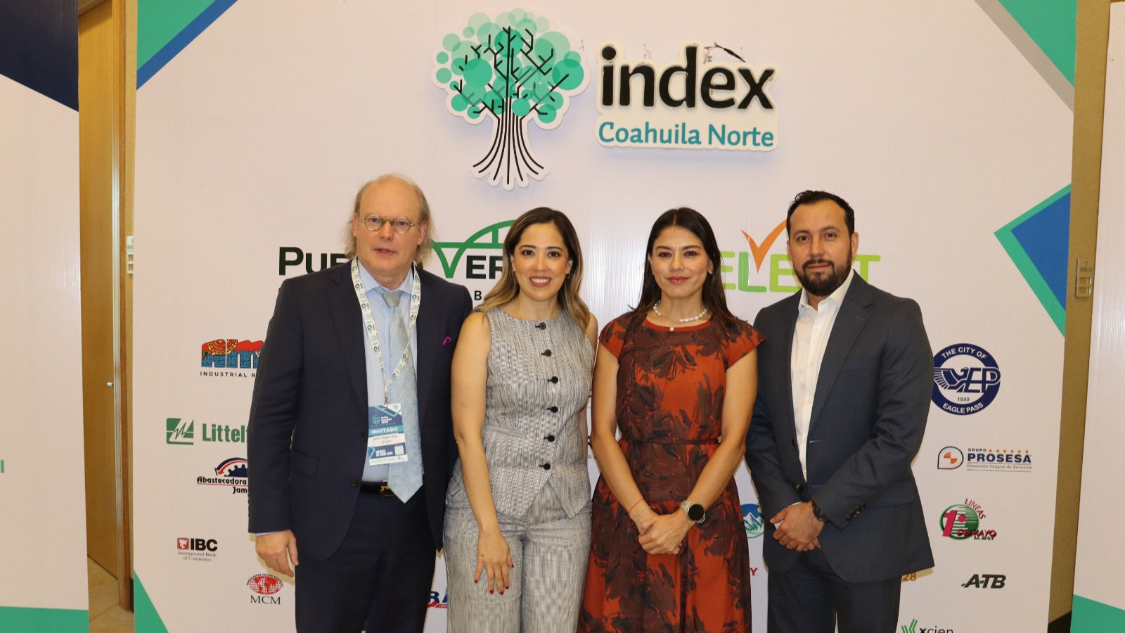 : Jonh Trtgve Has-Ellison, amtierender US-Generalkonsul in Nuevo Laredo; Karina Rodríguez Villarreal, Präsidentin von Index Coahuila Norte; Jael Durán, Präsidentin von Index Nacional; Alejandro Ruiz Rueda, Vorsitzender von Index Coahuila Norte.