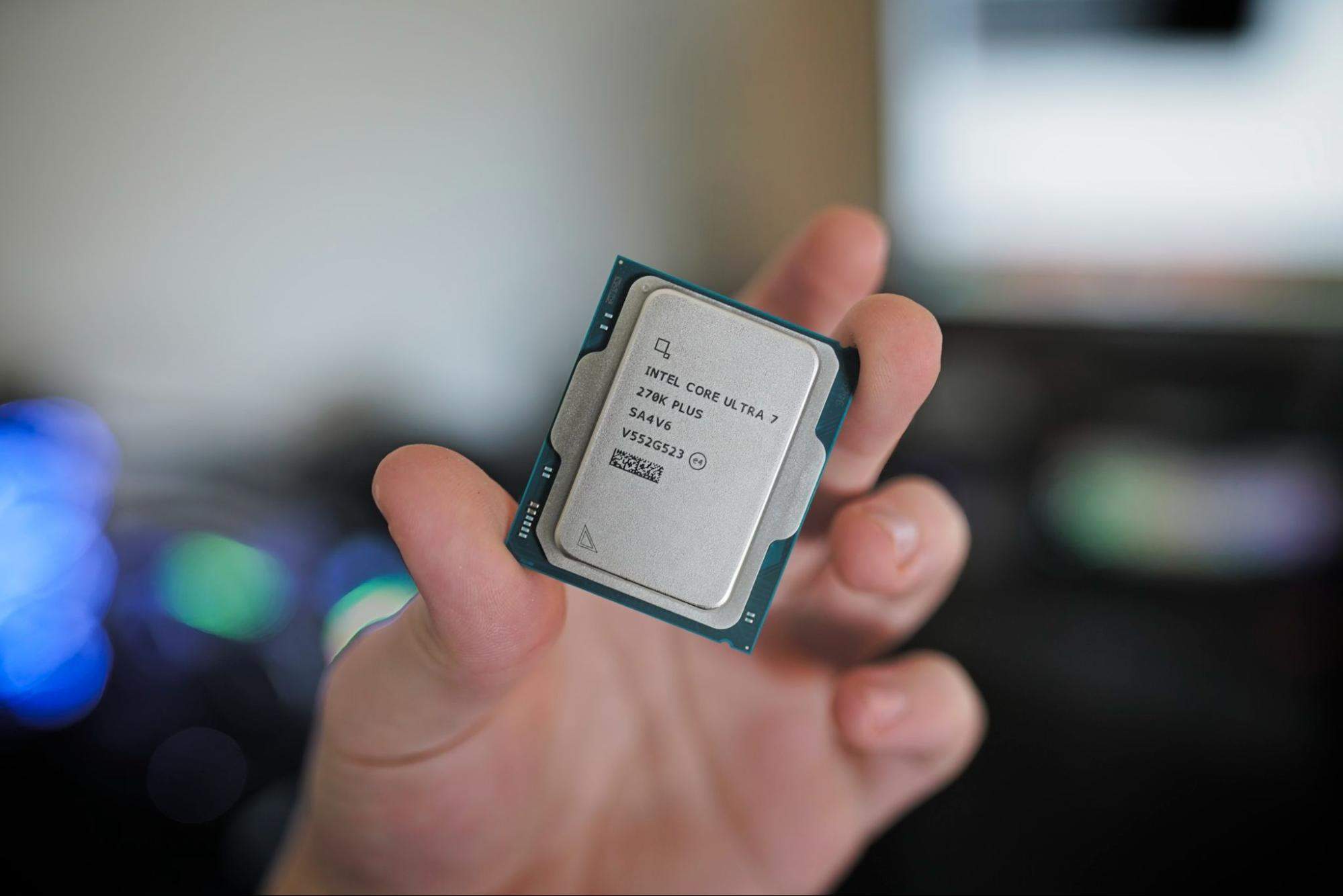 Core Ultra 270K 手持