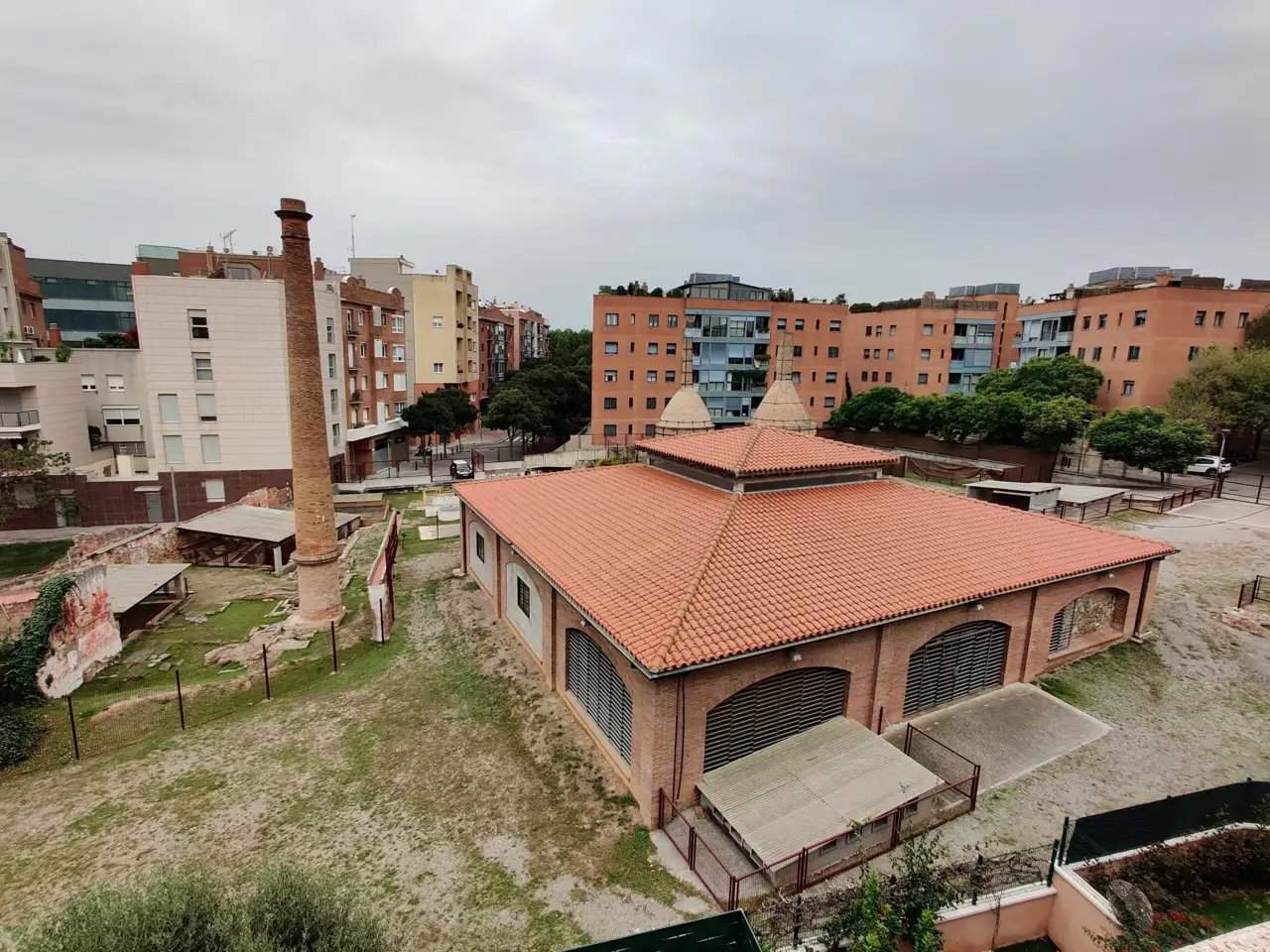 Die alte Fabrik La Rajoleta in Esplugues.