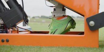 Wie Roboter mit 3D-gedruckten Füßen der FIFA helfen, perfekte Spielfelder zu schaffen