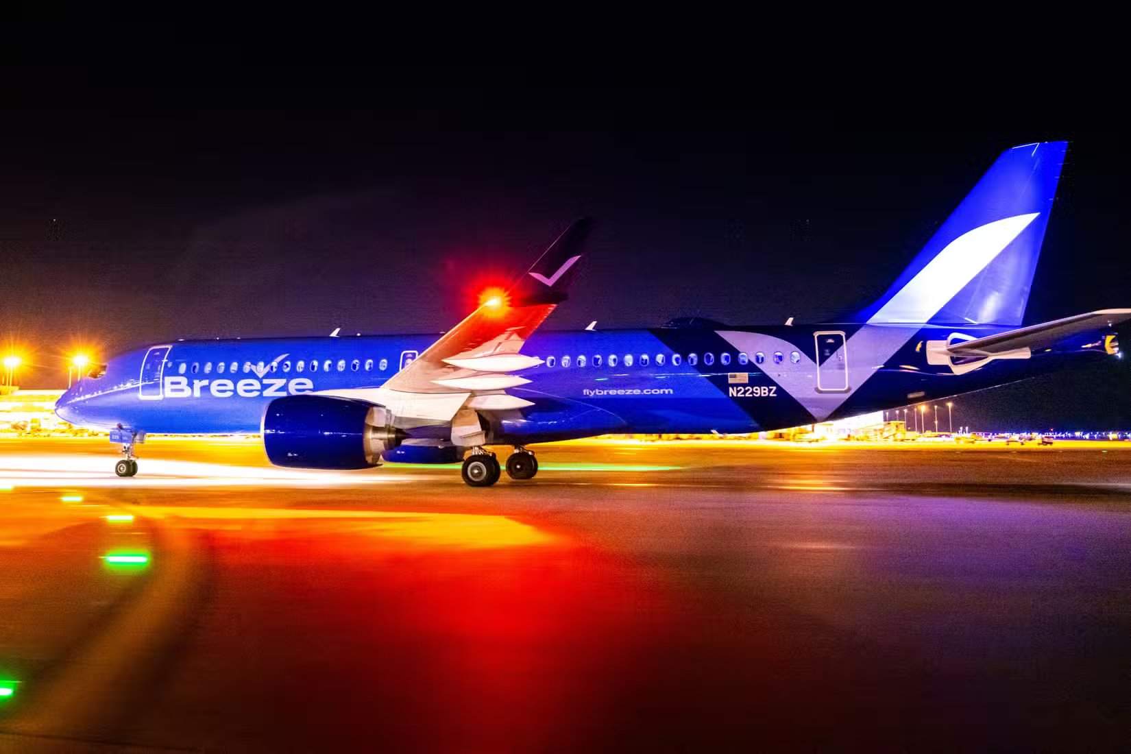 طائرة بريز إيرويز من طراز إيرباص A220-300