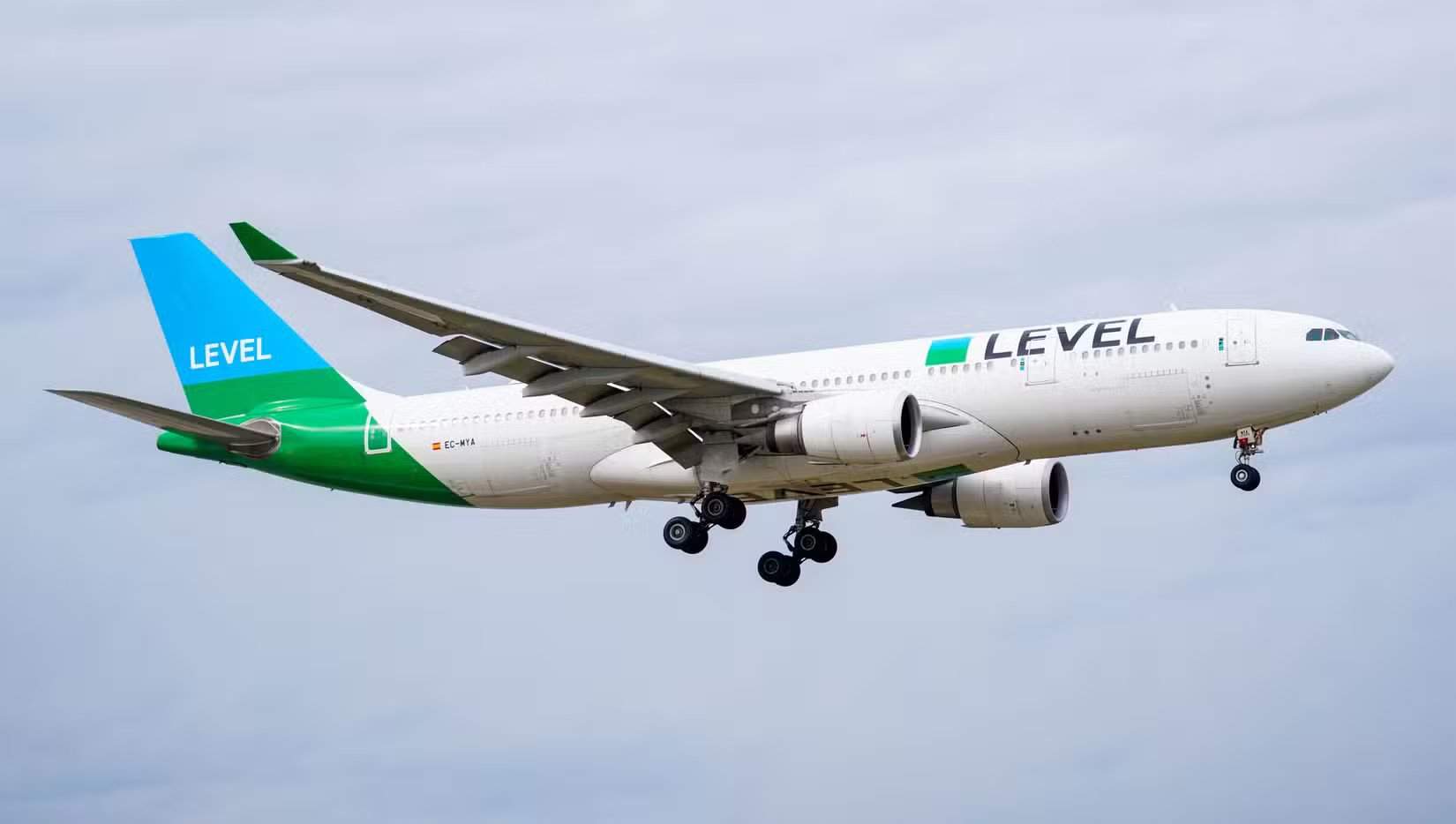 Atterrissage d’un Airbus A330 de LEVEL à ORD shutterstock_2454802803