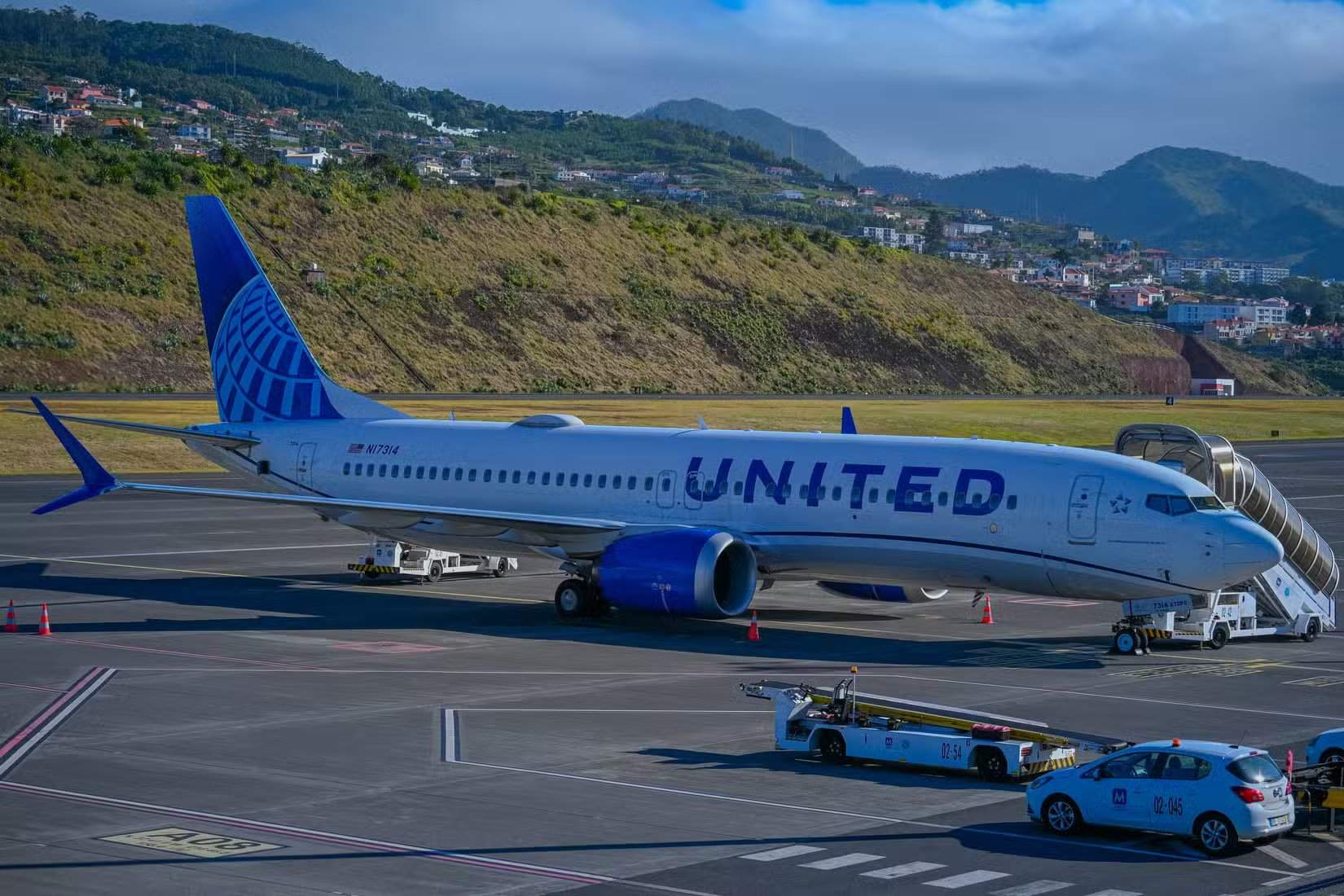 Portugal, Madeira, 03.06.2026: Avião Boeing 737 da United Airlines estacionado no Aeroporto Internacional Cristiano Ronaldo