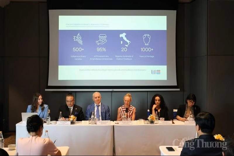 Les représentants présents à la conférence de presse du salon Premium Beverage Experience Vietnam 2026. Photo : giaothuong.congthuong.vn