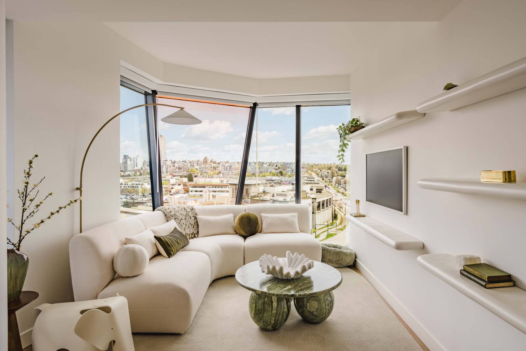 Interior de un apartamento en Sen̓áḵw