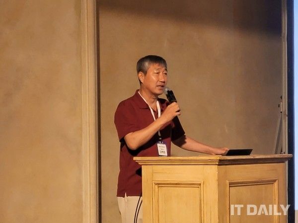 OSBC Representative Kim Taek-wan delivers the opening address at the 'Open Source & AI Conference 2026' on the 11th. (Photo by Reporter Kim Byung-joo)