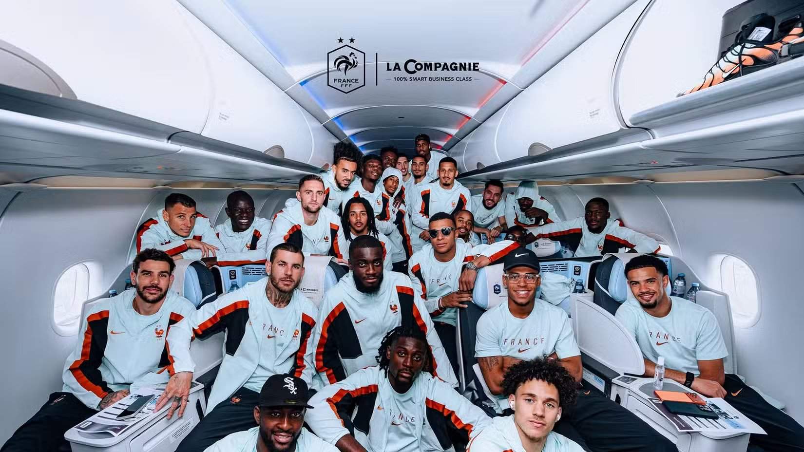 Interior de la cabina del La Compagnie A321neo de la Selección Francesa de Fútbol
