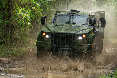 Der JLTV A2 erfüllt die Missionsanforderungen des gesamten militärischen Einsatzspektrums und stellt eine erheblich verbesserte Plattform auf Basis des A1 dar.