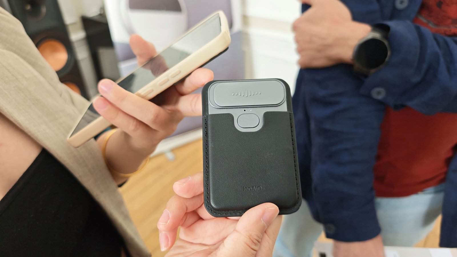 InnAIO TransNote AI voice recorder. ©Nicolas Guyot for Clubic