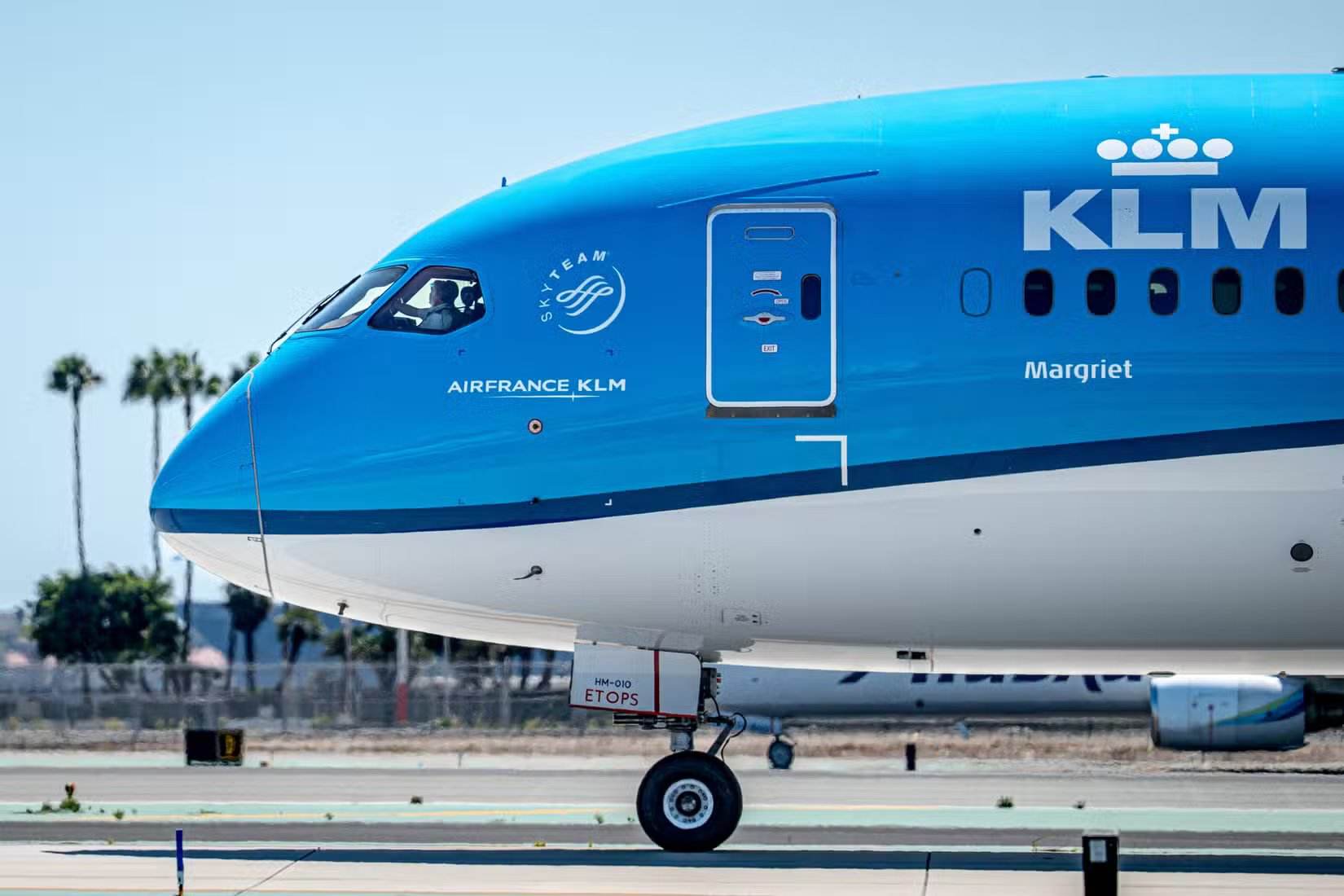 荷兰皇家航空(KLM)波音787“梦想飞机”在加州圣地亚哥滑行准备起飞