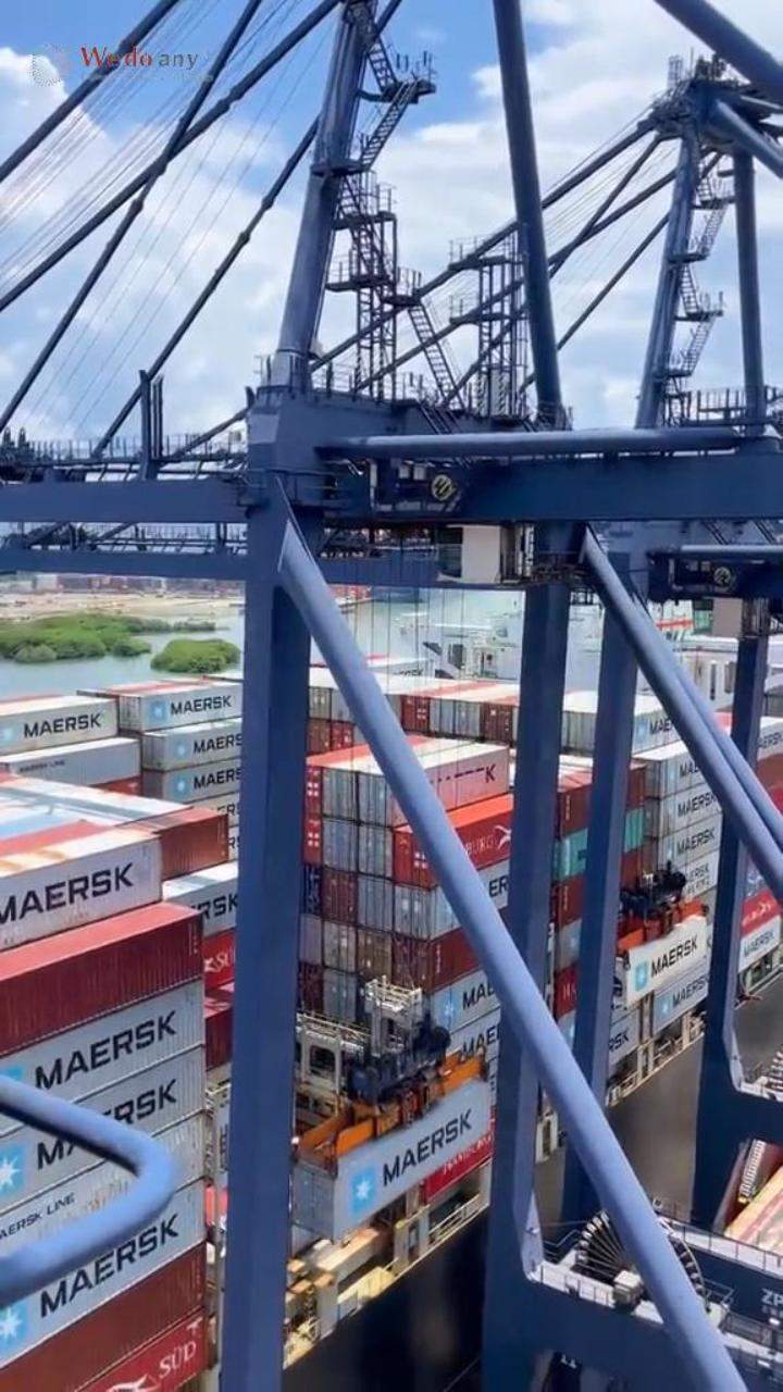 Si le tienes miedo a las alturas este trabajo no es para ti. #ComercioInternacional #TerminalPortuar