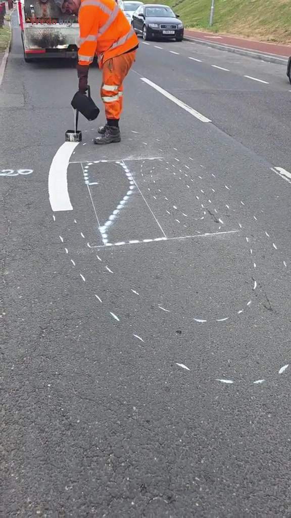 cheeky roundal on night shifts! although its still daylight!  #paint #fyp #roadmarking #viralvideos 
