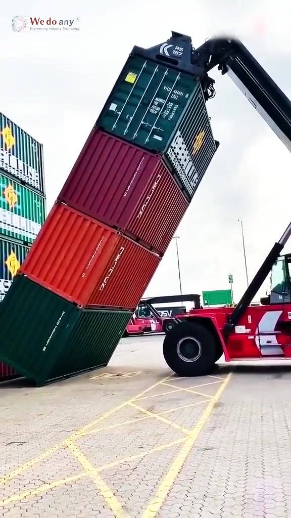 #CapCut  رافعة حاويات #ميناء #باخرة #شعب_الصيني_ماله_حل?? #السعودية #الامارات #container 