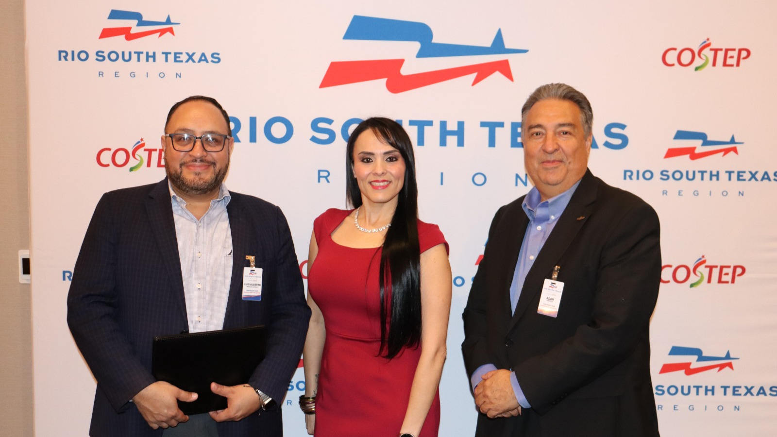 Brenda Martínez,劳动力解决方案(Workforce Solutions)商业关系代表;Luis Alberto González Olvera,圣路易斯波托西汽车集群(Clúster Automotriz de San Luis Potosí)总经理;Adam Gonzalez,南得克萨斯经济进步委员会(COSTEP)首席执行官。