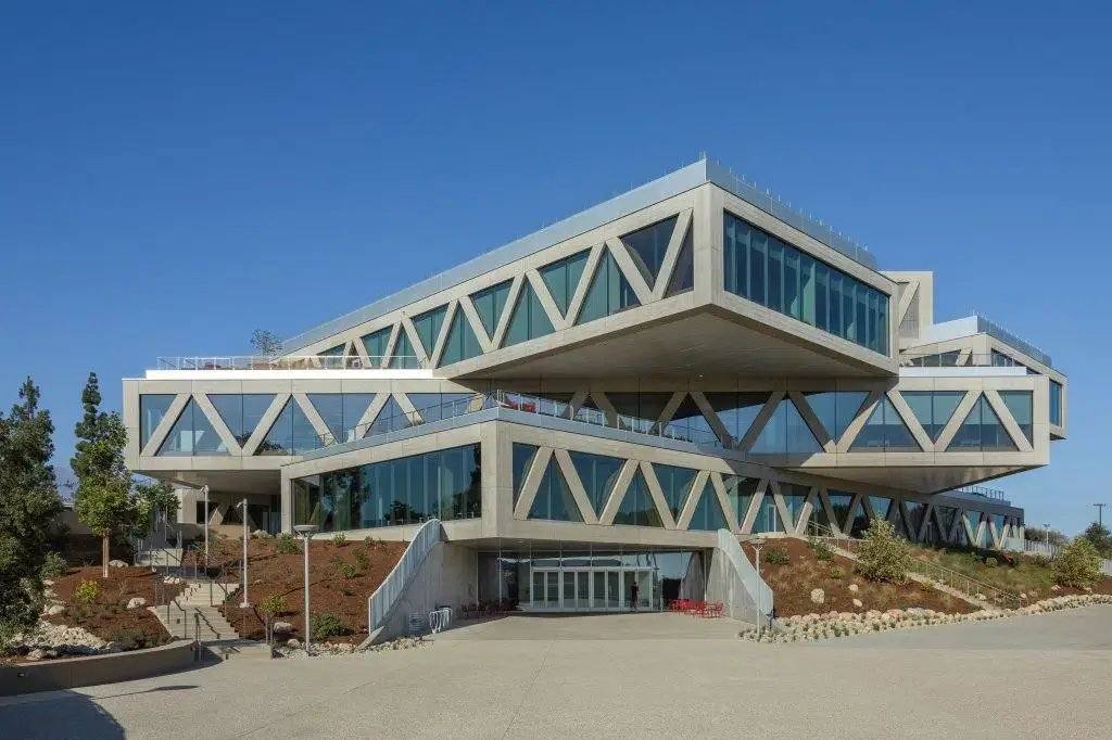 kawneer curtain wall for Robert Day Sciences Center