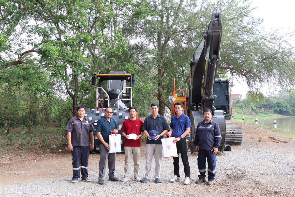 沃尔沃建筑设备（VolvoCE）庆祝在泰国的首台SD120压路机