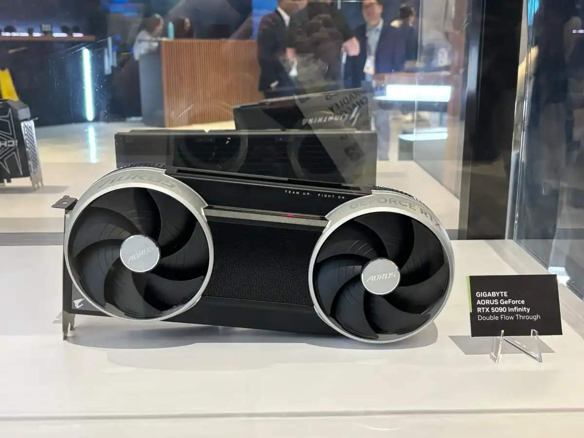 技嘉 Aorus RTX 5090 Infinity