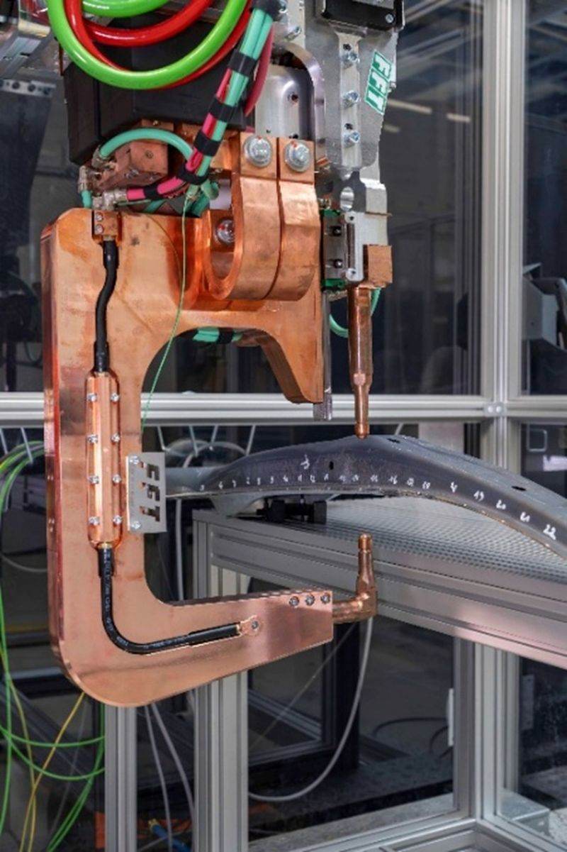 在弗劳恩霍夫IPK(Fraunhofer-IPK)实验室条件下用于连接B柱的焊枪(来源:弗劳恩霍夫IPK(Fraunhofer-IPK))