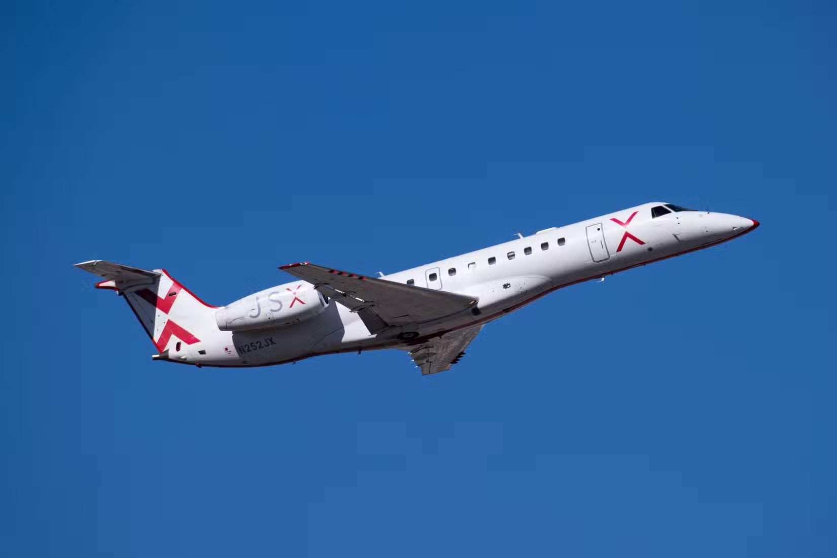 JSX巴西航空工业公司ERJ-135爬升
