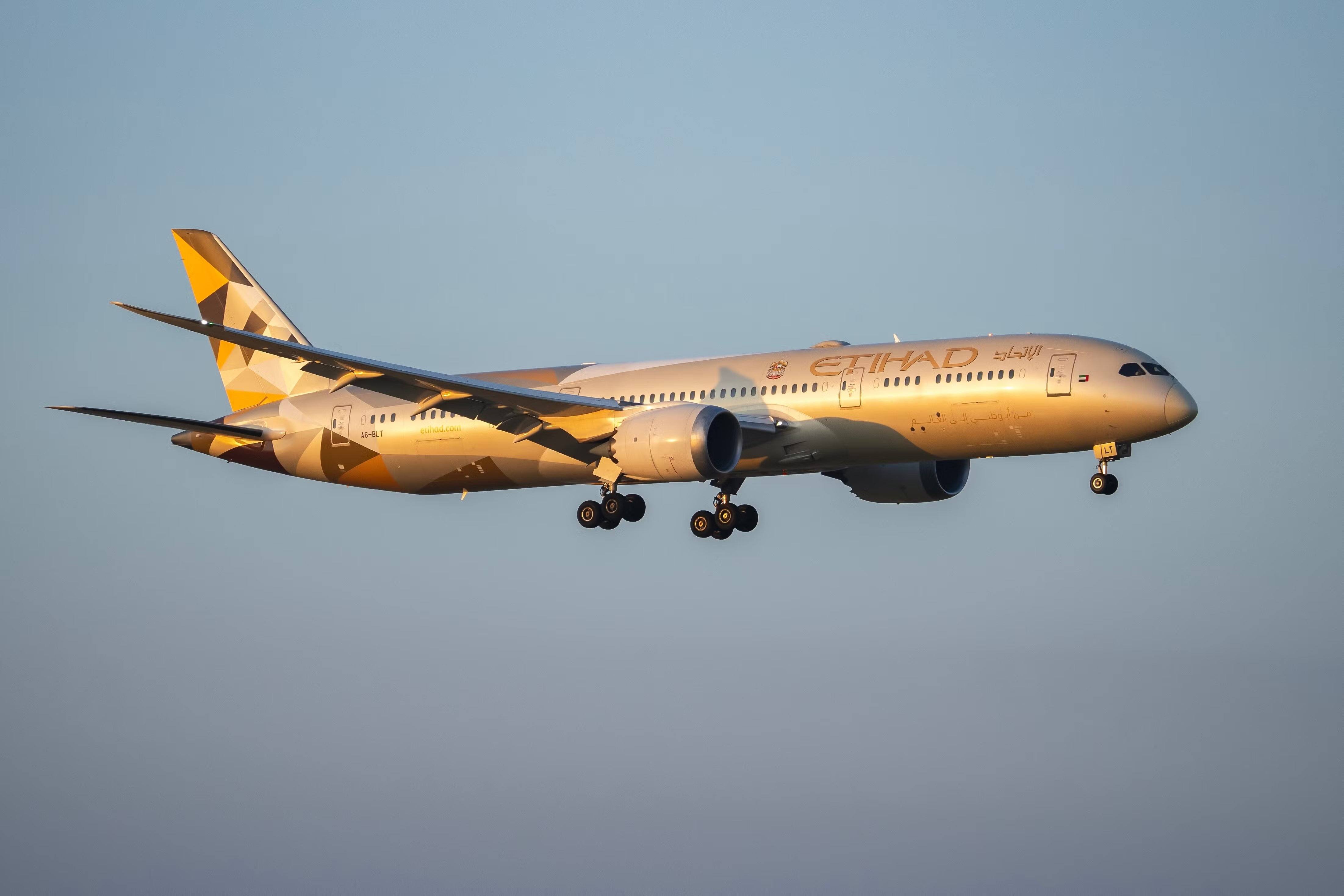 阿提哈德航空波音787-9飞越晴空