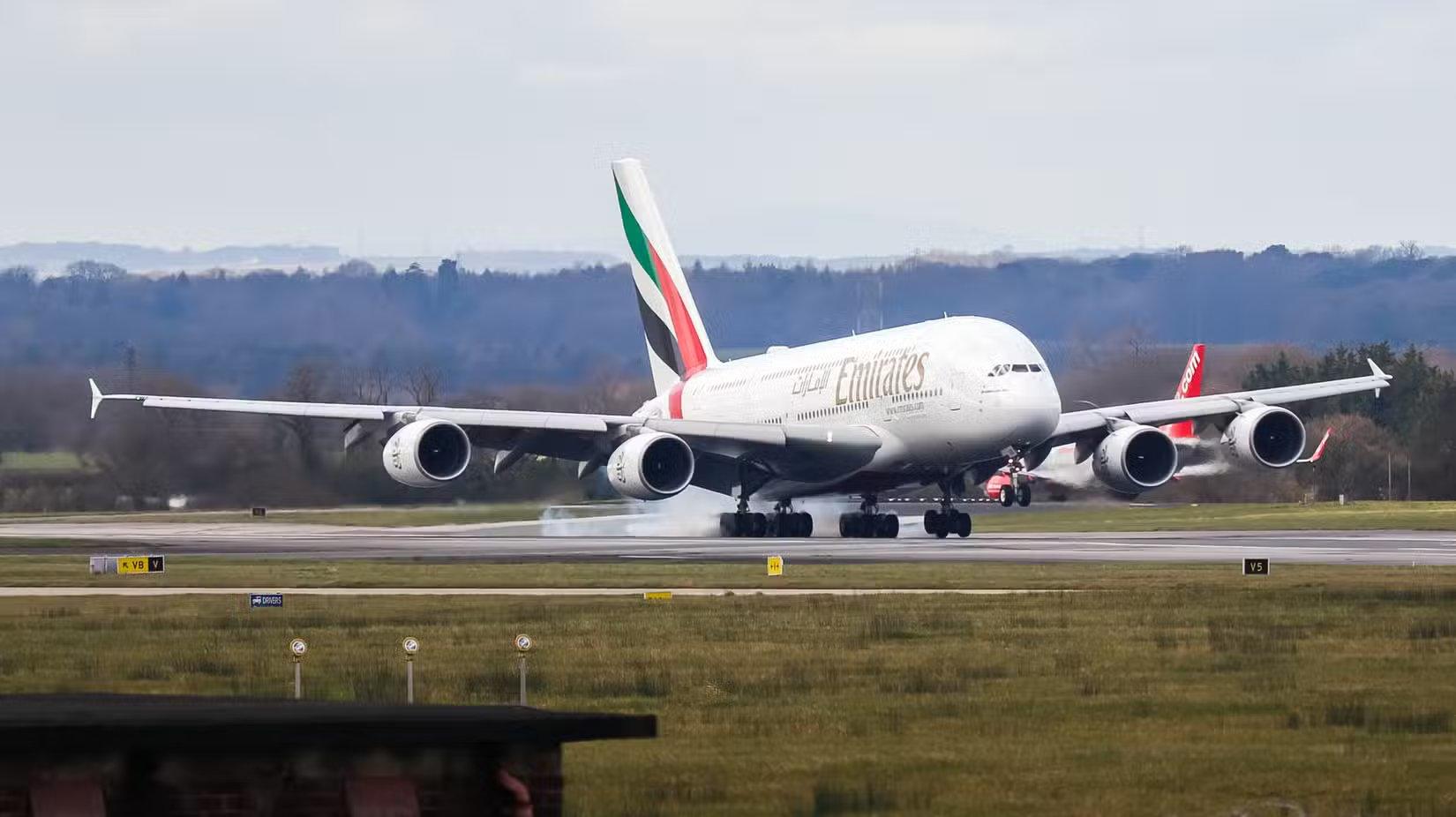 阿联酋航空A380触地