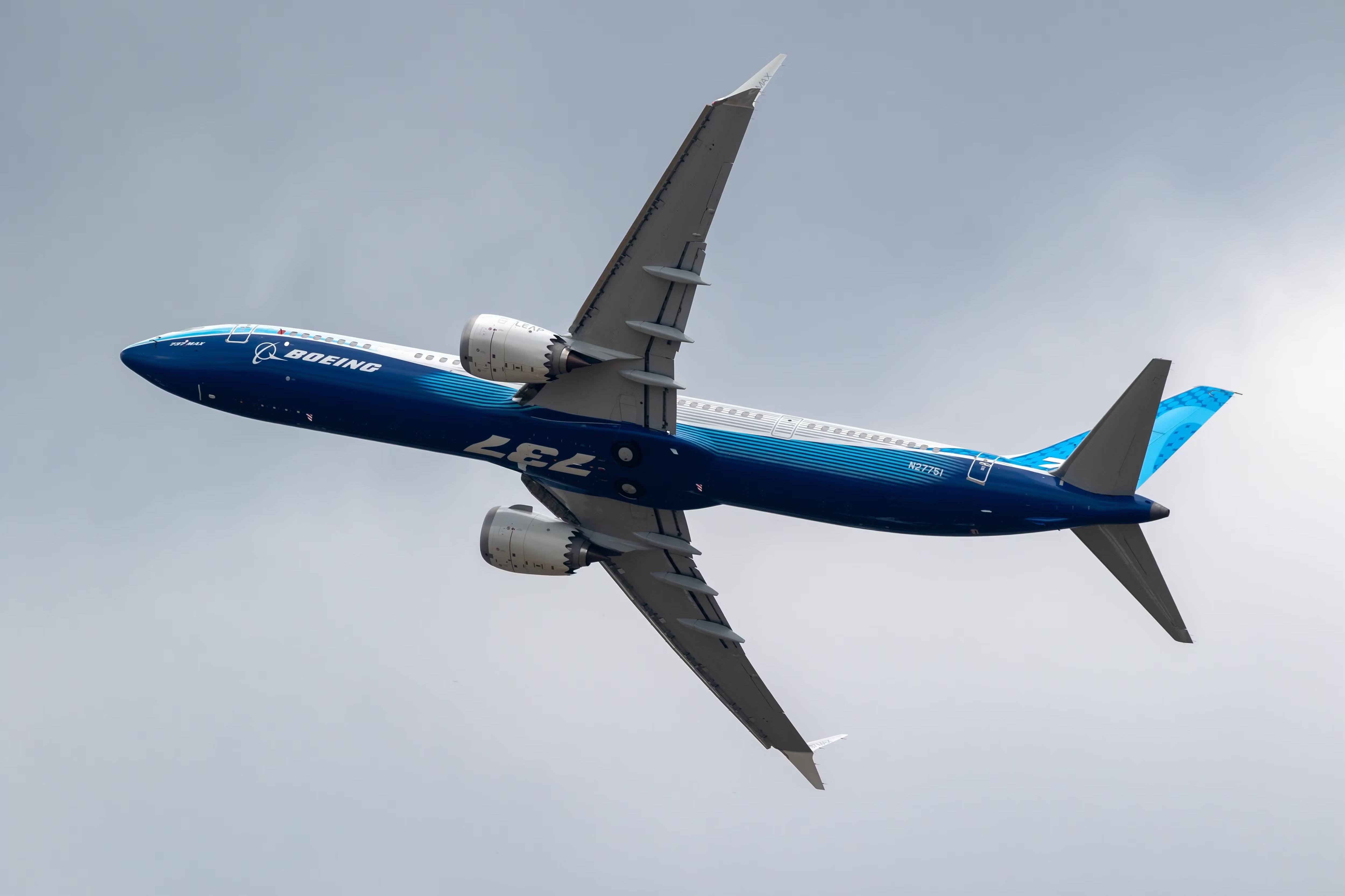 波音737 MAX 10客机在巴黎航展上的演示飞行