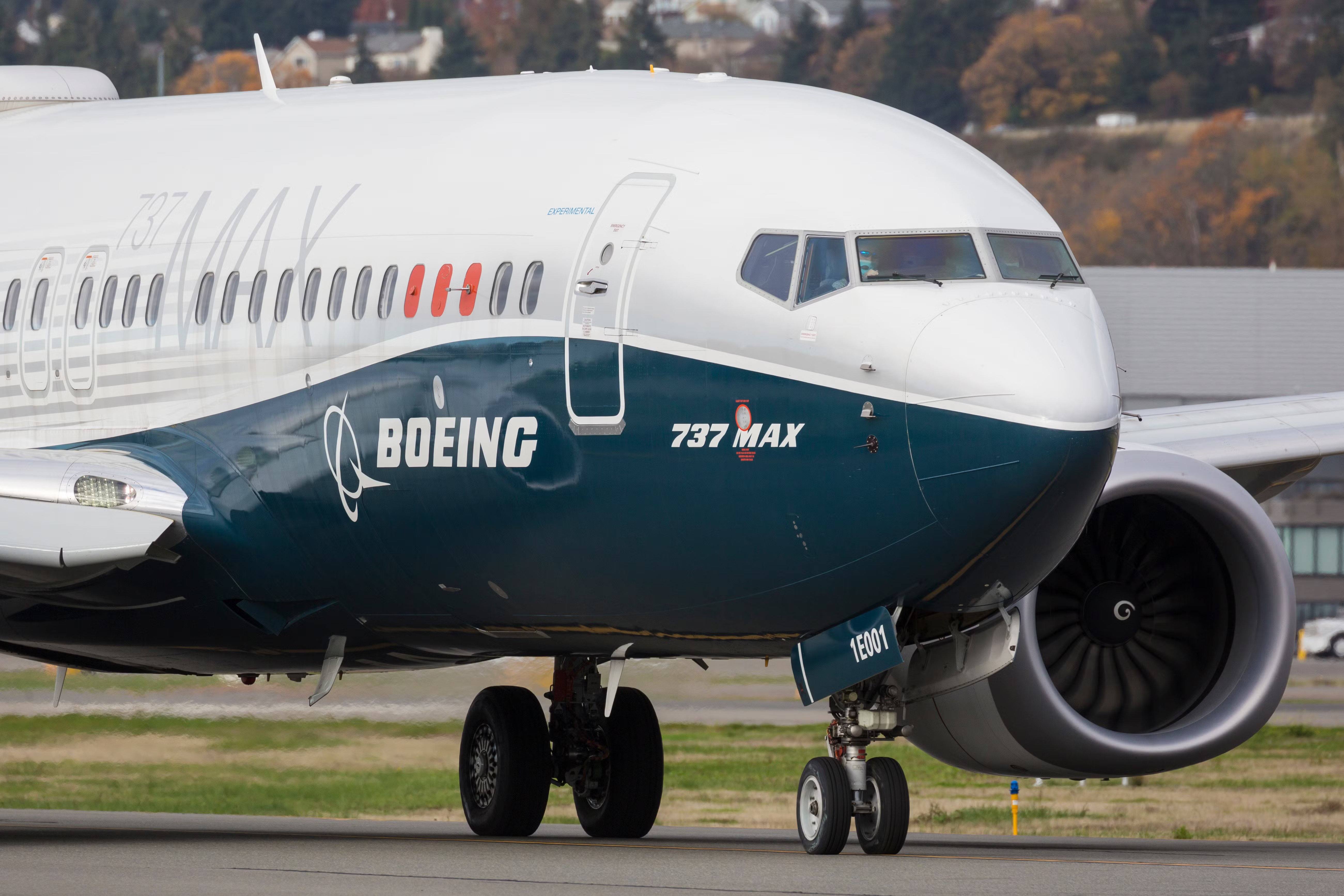 波音737 MAX 7
