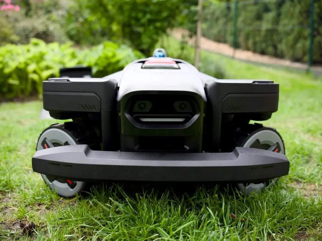 Roborock RockMow Z120 Lidar的镜头