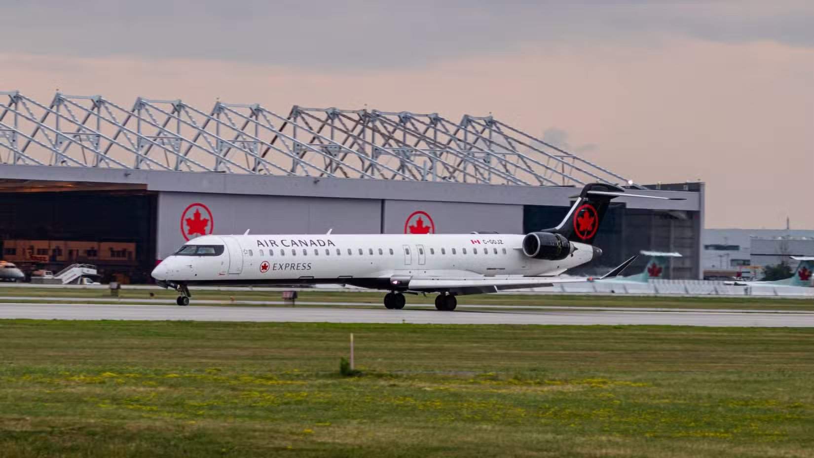 加拿大航空CRJ900在蒙特利尔