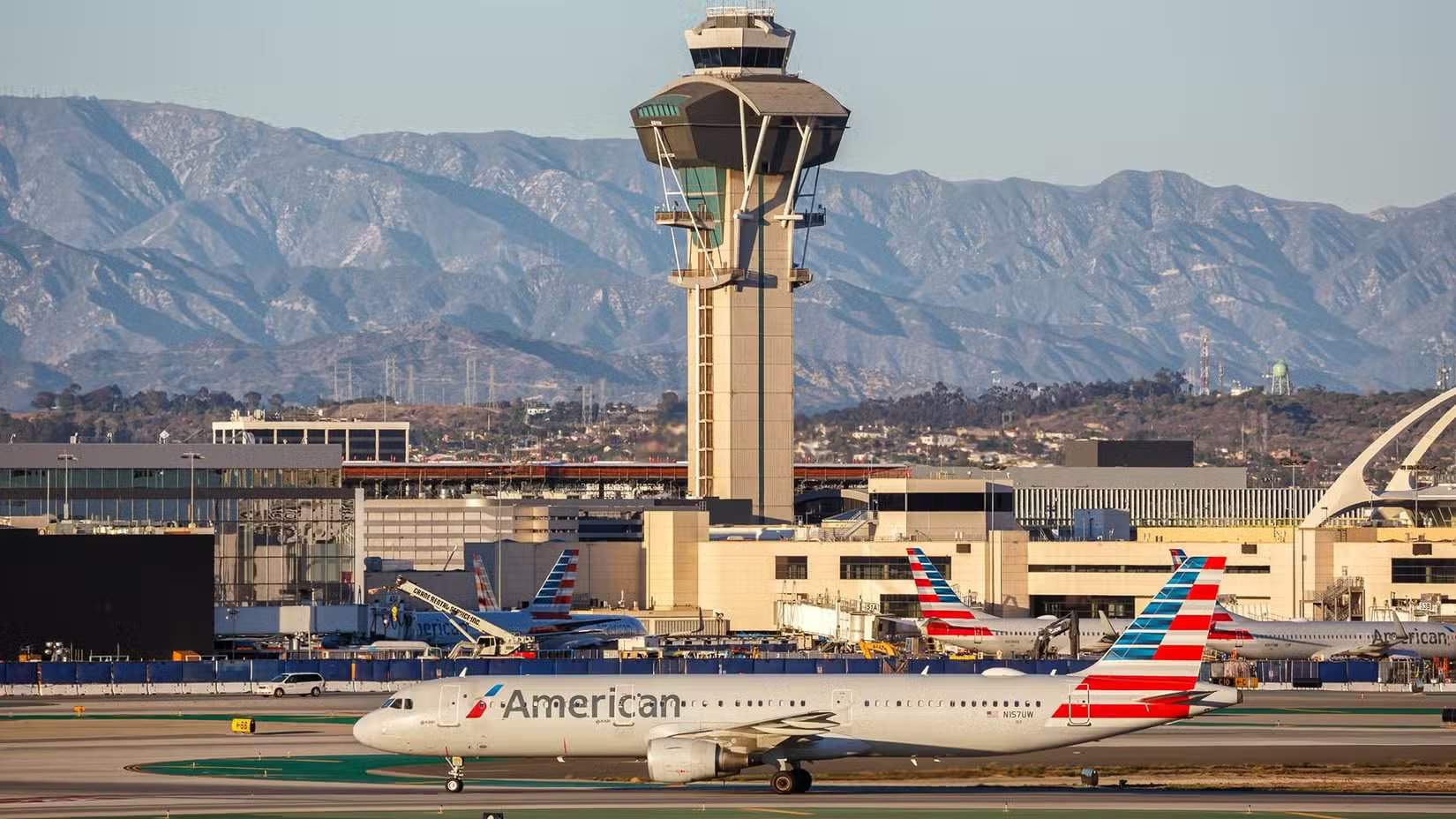 洛杉矶国际机场(LAX)的塔台