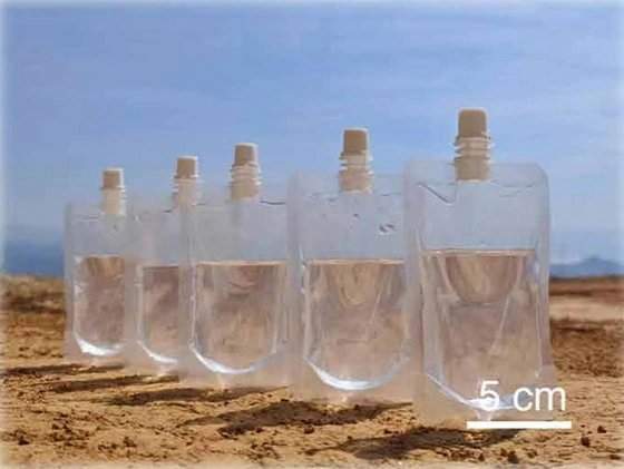 Nueva chaqueta inteligente capaz de extraer agua potable directamente del aire